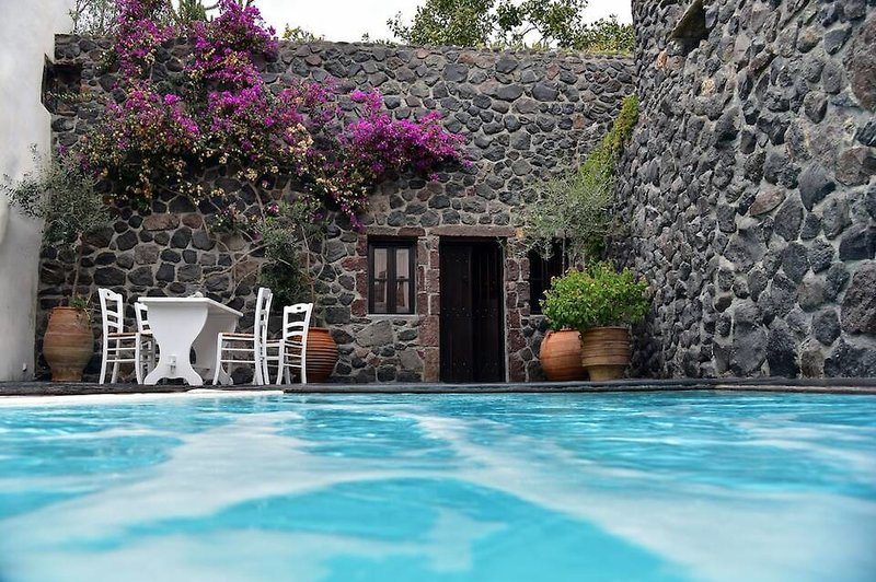 Villas And Mansions Of Santorini